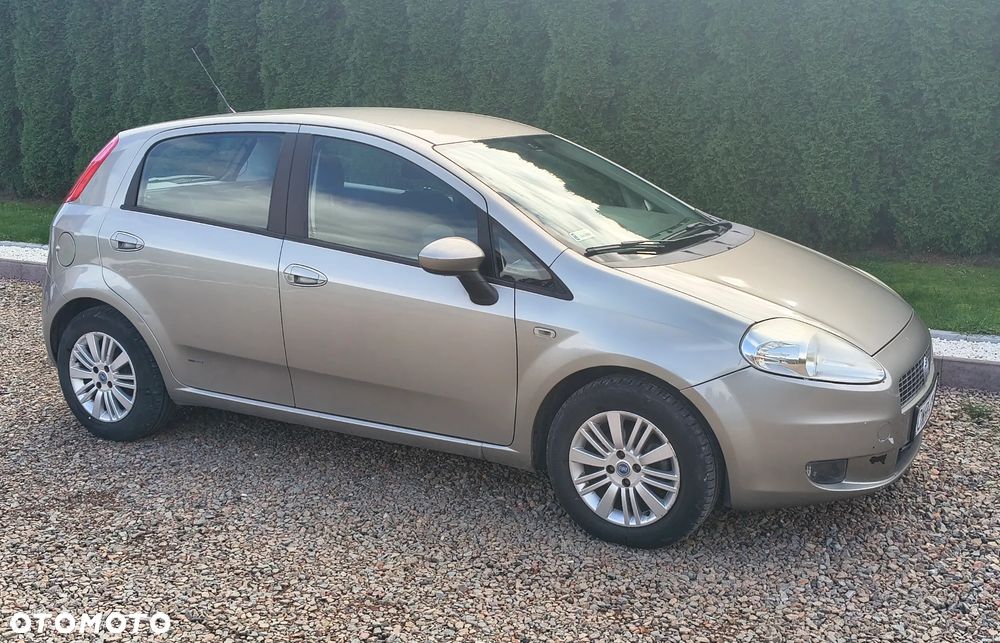 Fiat Grande Punto 2007 photo 2