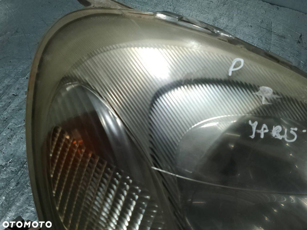 LAMPA PRZÓD PRAWA TOYOTA YARIS I ( 99-05 ) - 8