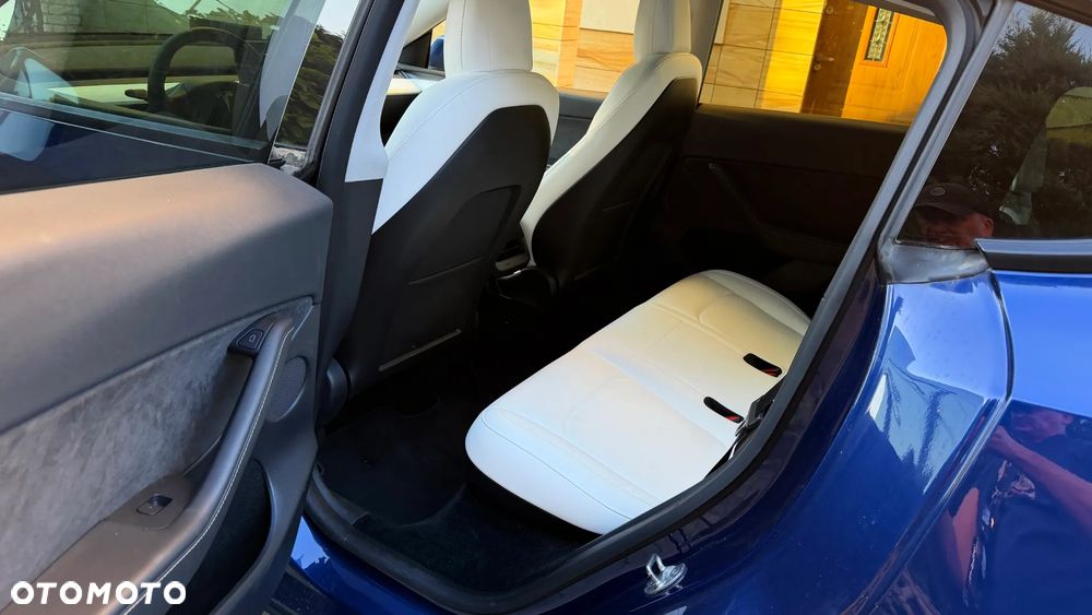 Tesla Model Y Long Range AWD - 18