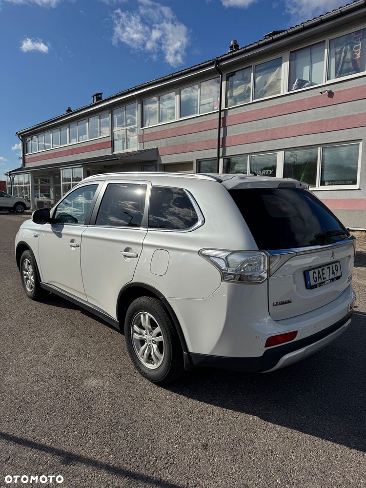 Mitsubishi Outlander Instyle NAVI + - 3