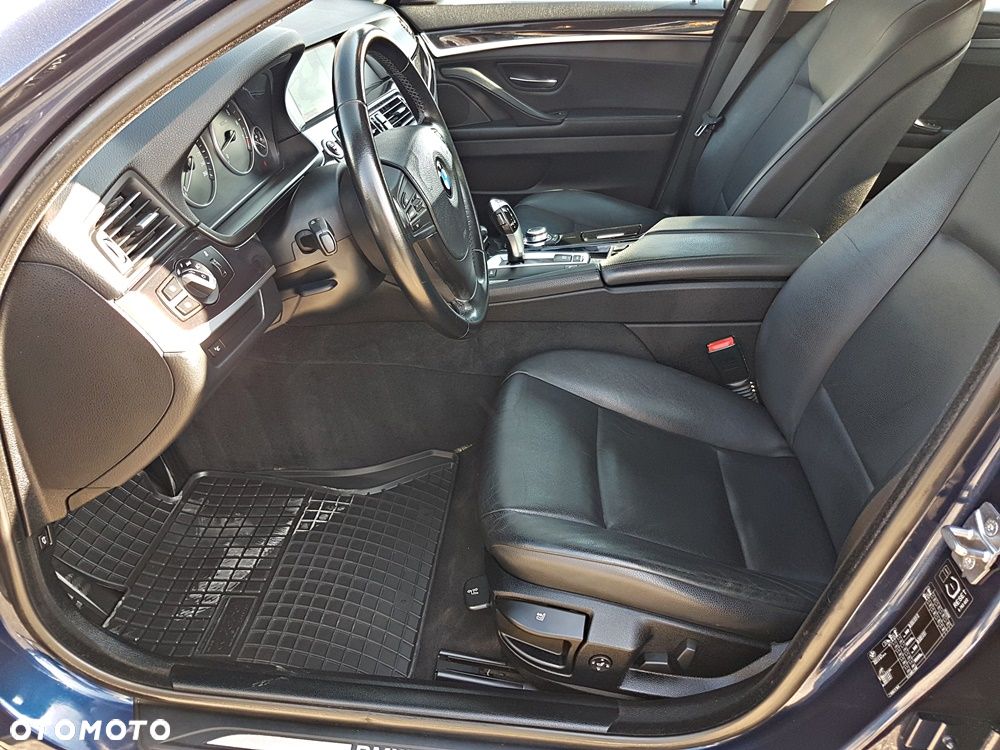 BMW Seria 5 528i - 12