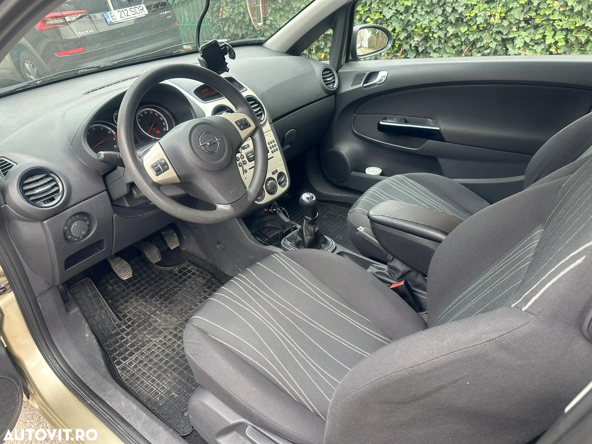 Opel Corsa 1.2i Enjoy - 11