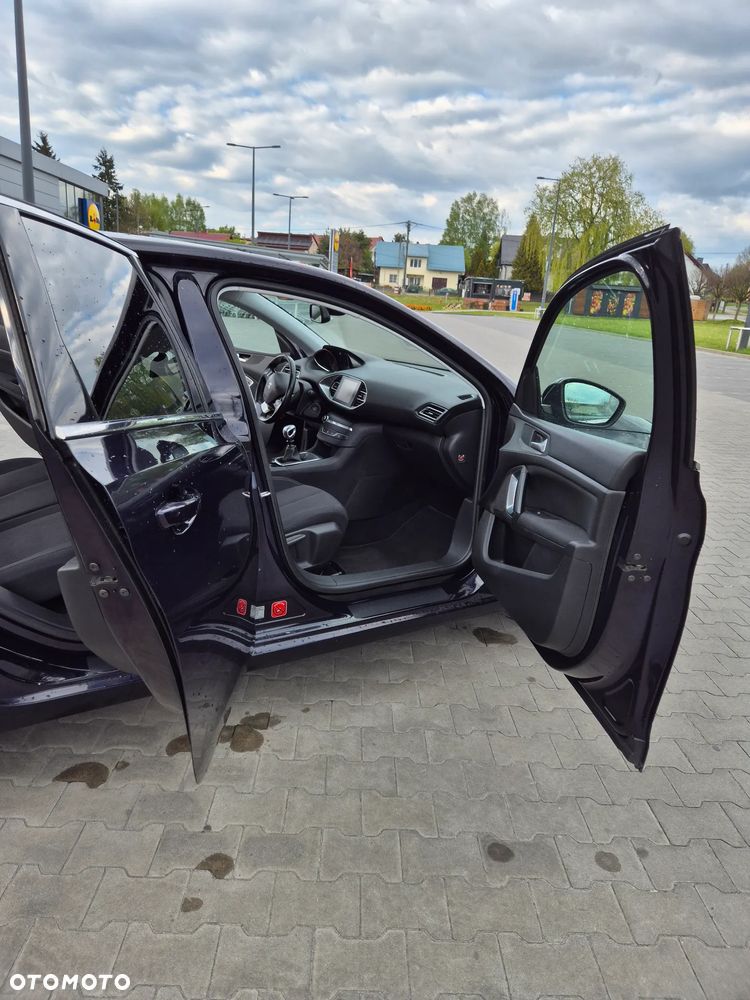 Peugeot 308 1.6 BlueHDi Allure S&S - 25