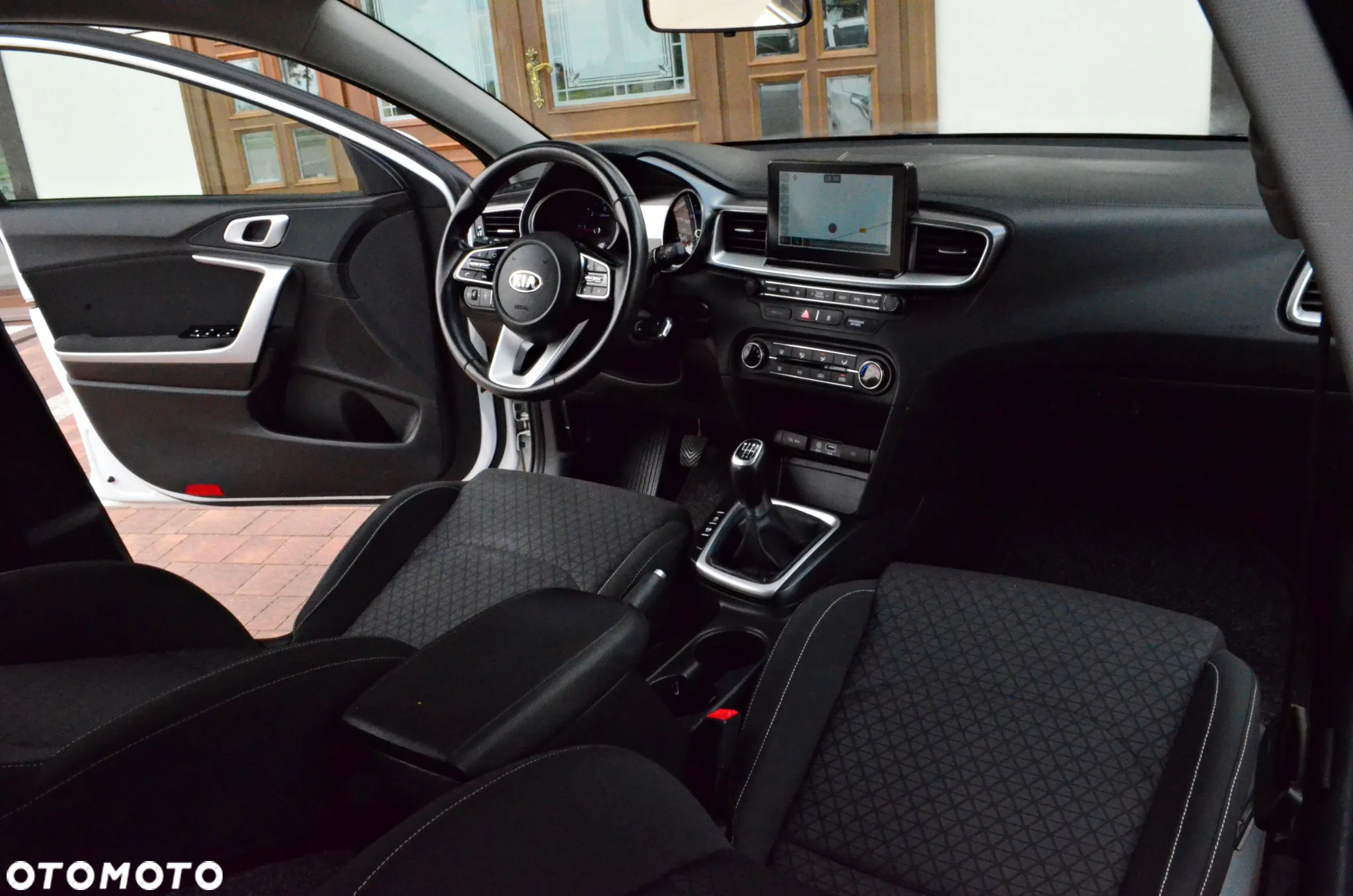 Kia Ceed - 34