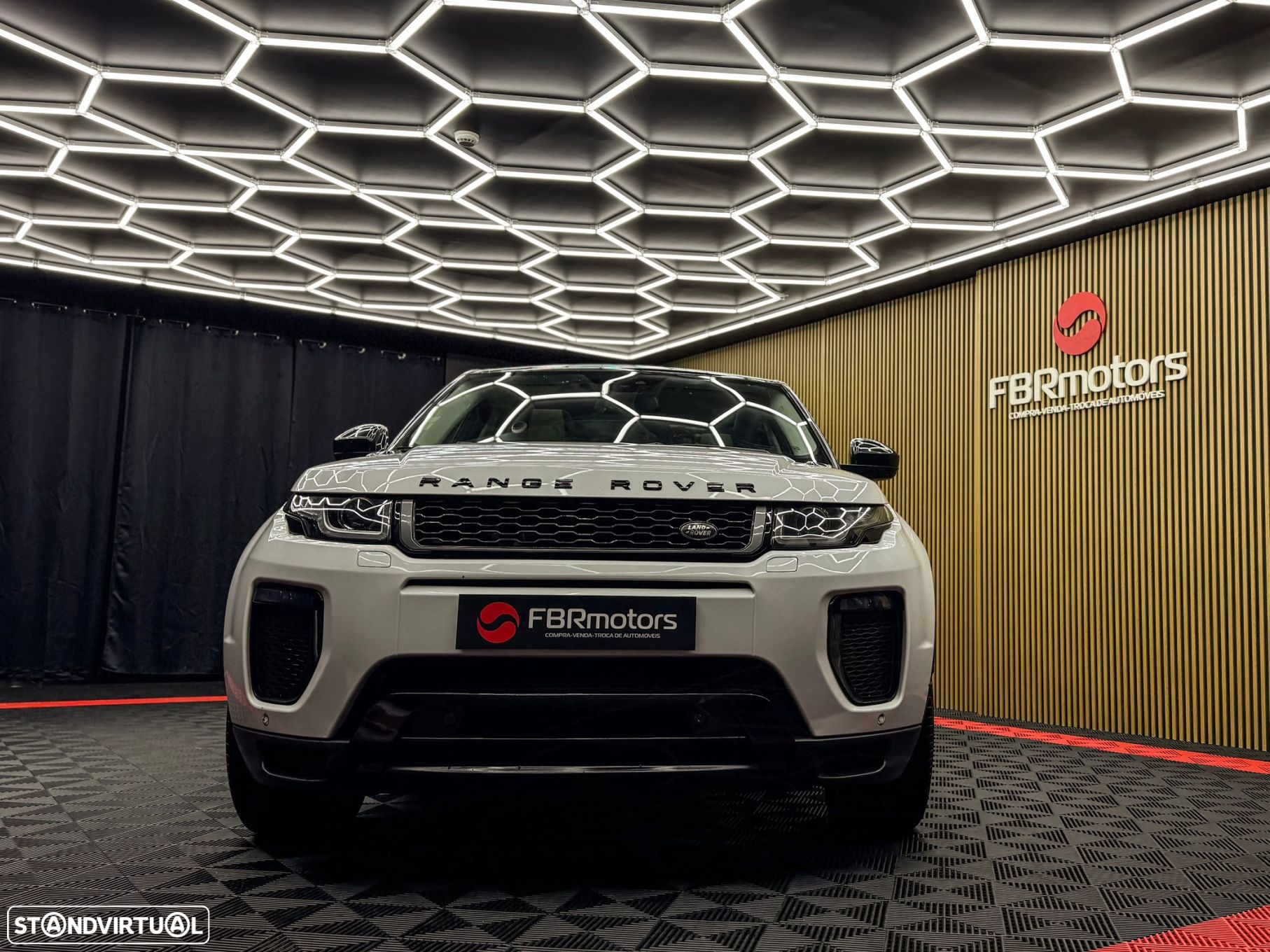 Land Rover Range Rover Evoque 2.0 D180 AWD R-Dynamic HSE Auto - 29
