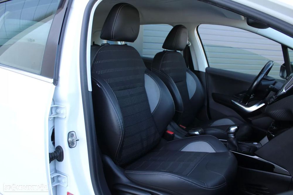 Peugeot 2008 1.2 PureTech Allure - 10