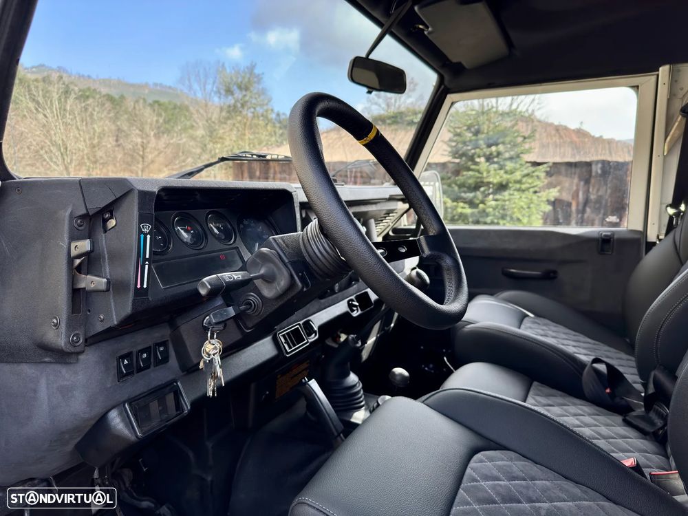Land Rover Defender 90 2.5 TD5 Metal Top - 15