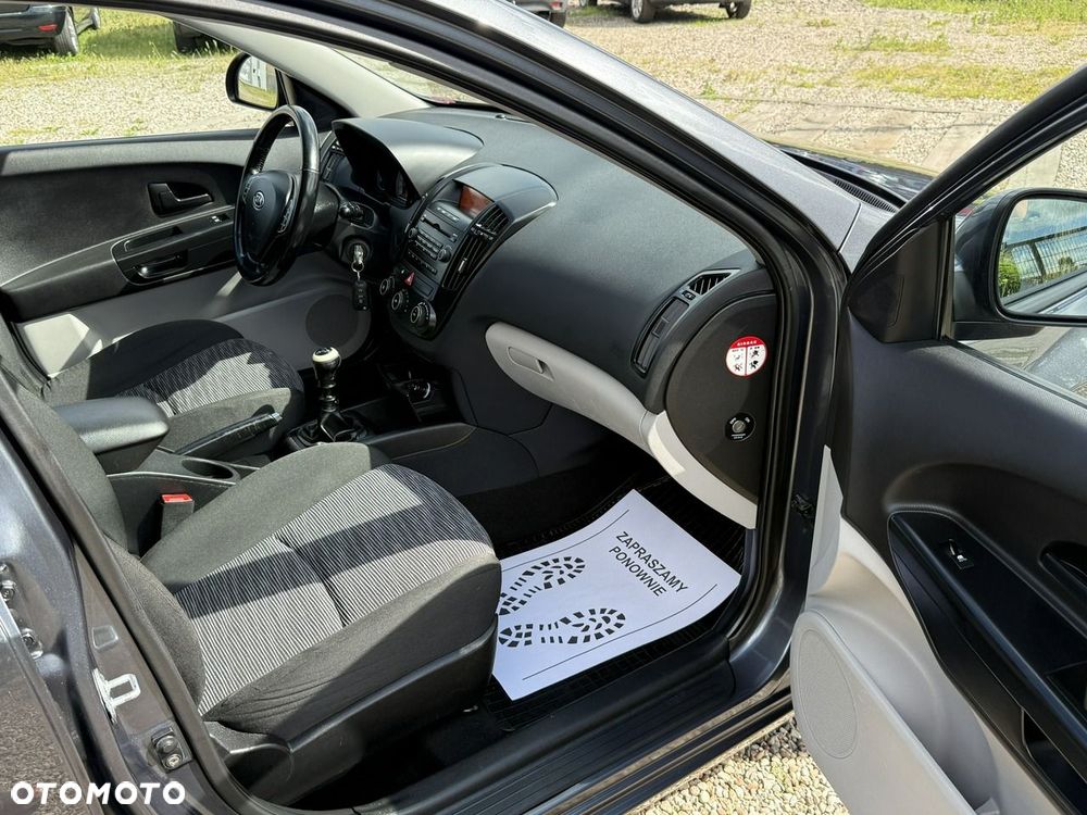 Kia Ceed - 26
