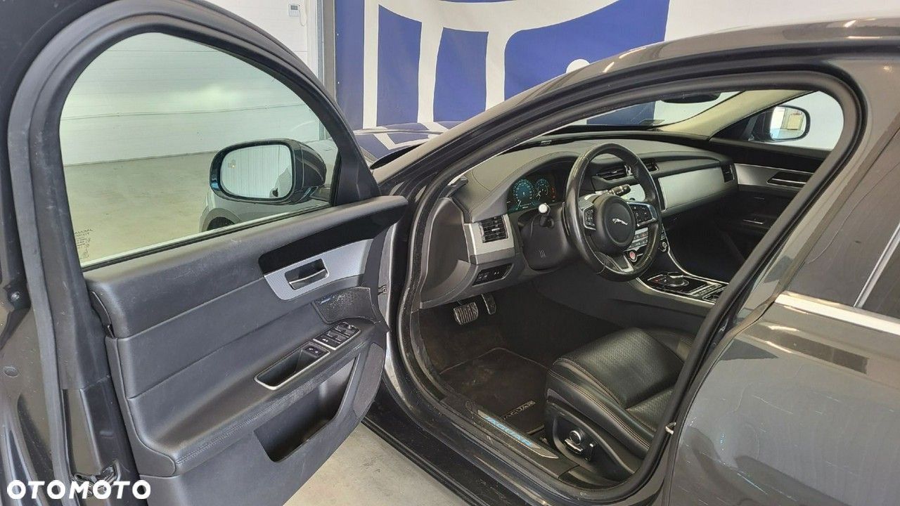 Jaguar XF 2.0 T Prestige - 11