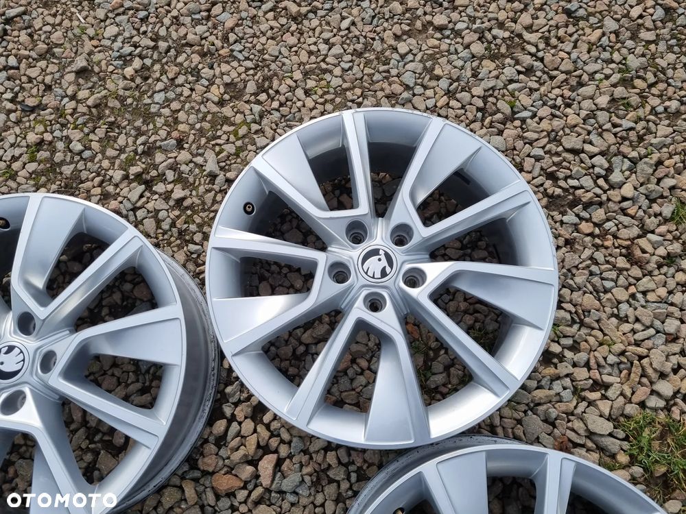 Skoda 57A KAROQ,SUPERB,AUDI,VW T-ROCK,SEAT ATECA alu 7X18 ET45 5X112 super - 5