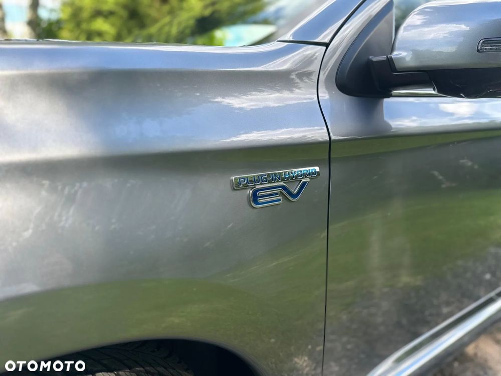 Mitsubishi Outlander Instyle NAVI + - 15