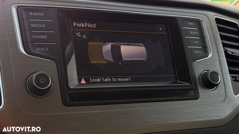 Volkswagen Golf 1.6 TDI BlueMotion Technology Comfortline - 19