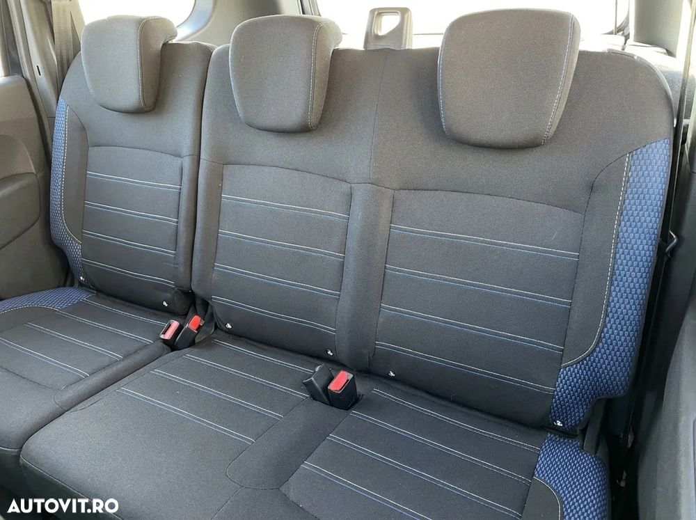 Dacia Lodgy 1.5 Blue dCi Stepway - 11