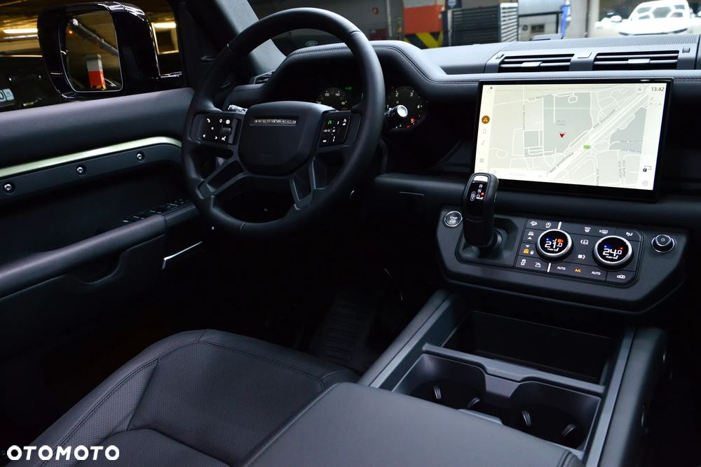 Land Rover Defender 110 D300 X-Dynamic HSE - 20