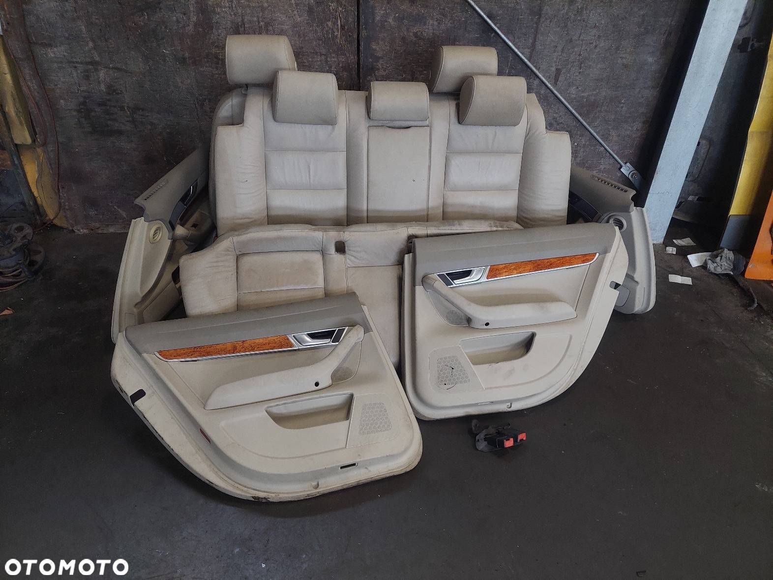 FOTEL FOTELE KOMPLET LEWY PRAWY KANAPA TYŁ + BOCZKI AUDI A6 C6 SEDAN - 1