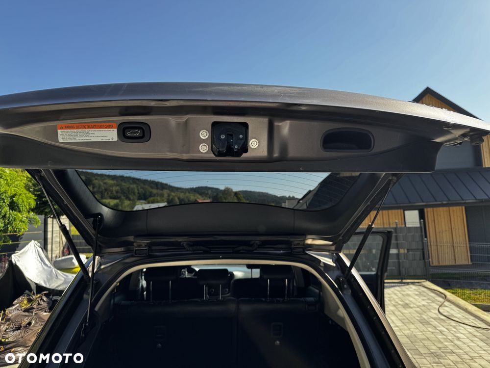 Mitsubishi Outlander Instyle NAVI + - 18