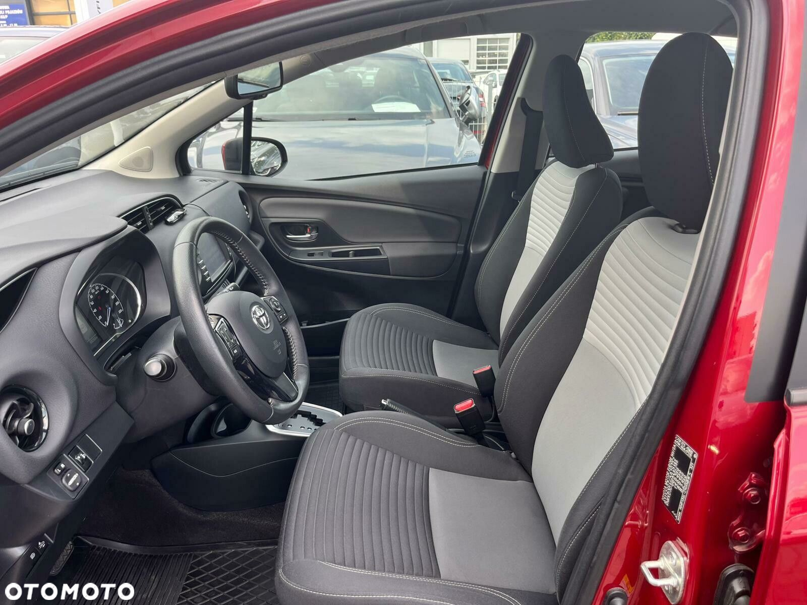 Toyota Yaris - 10