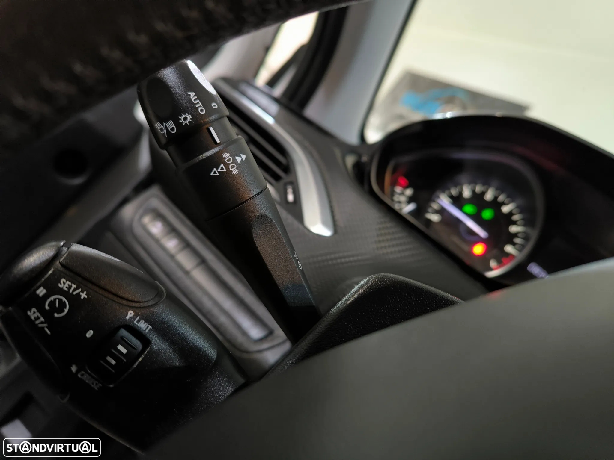 Peugeot 2008 1.2 PureTech Style - 17