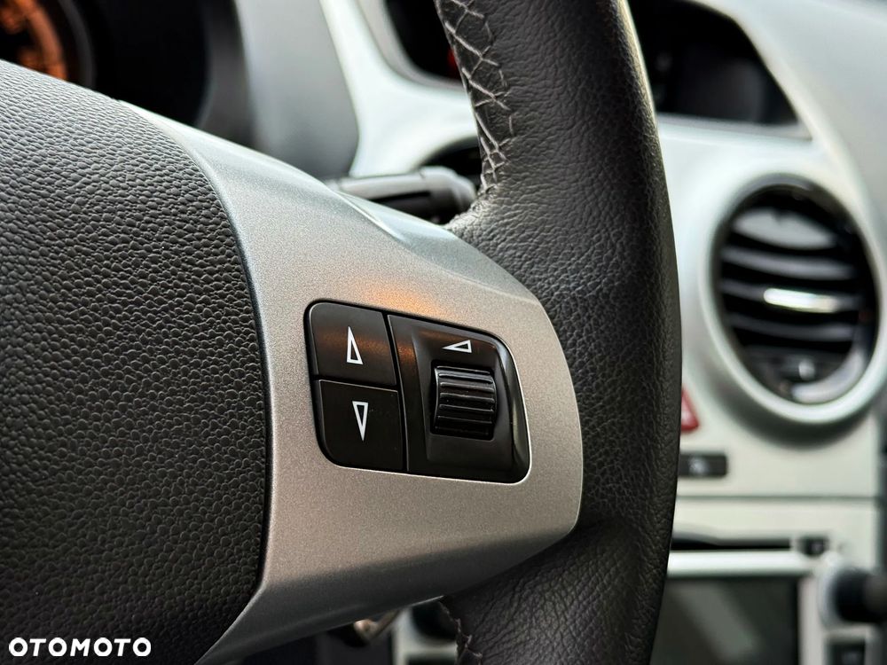 Opel Corsa 1.4 16V 150 Jahre - 15