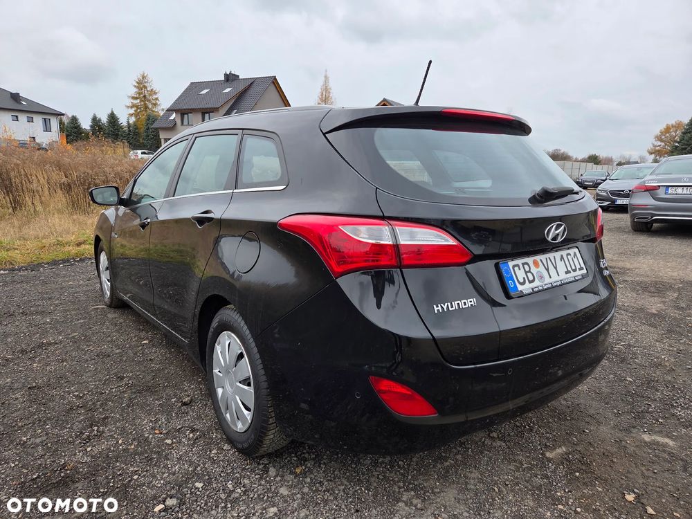 Hyundai i30 blue 1.6 CRDi Style - 4