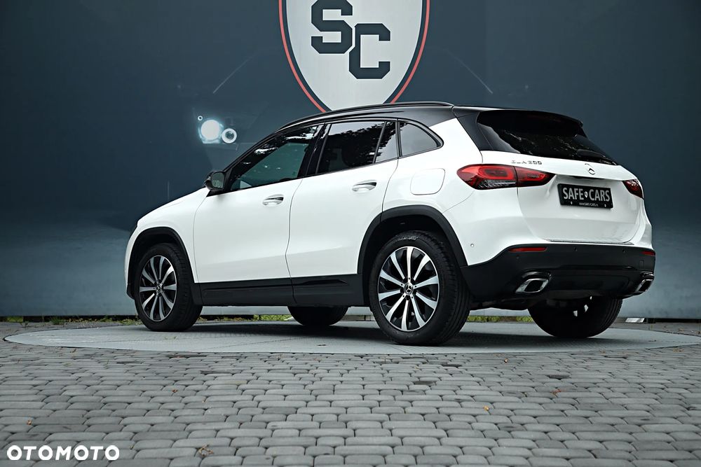 Mercedes-Benz GLA 200 Style - 9