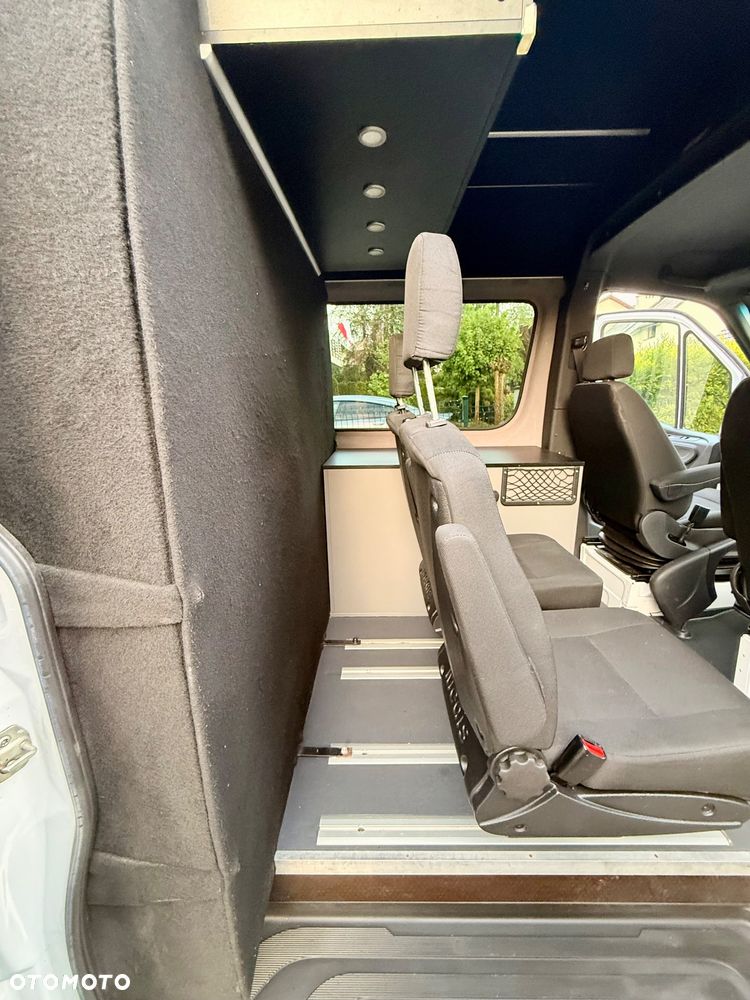 Mercedes-Benz Sprinter - 17