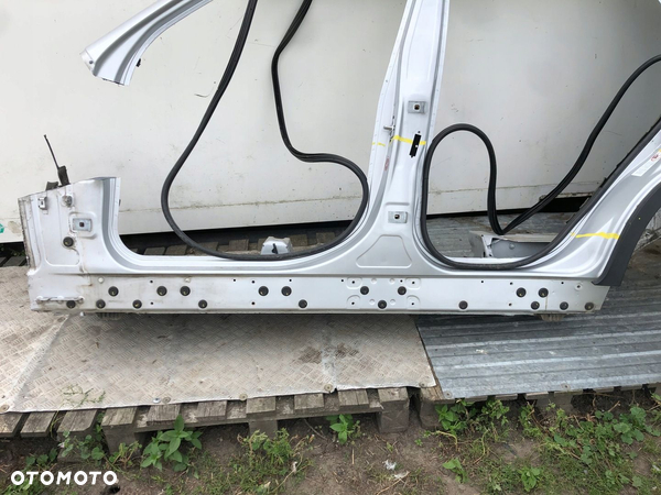 E70 X5 prog slupek lewy 354/7 TITANSILBER ladny