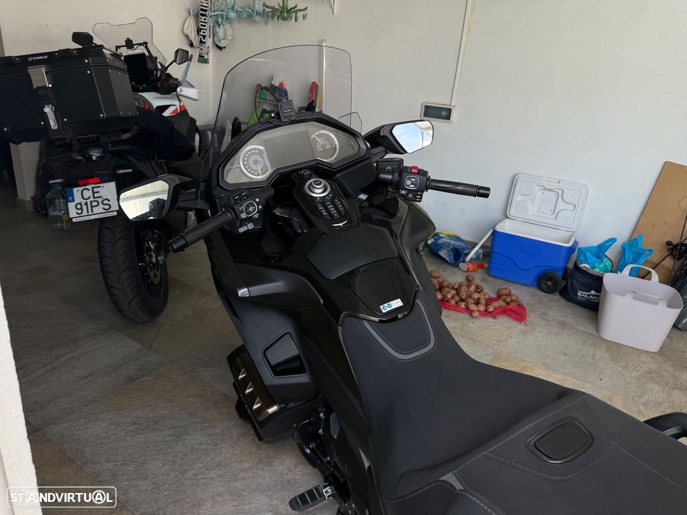 Honda Goldwing Tour - 1