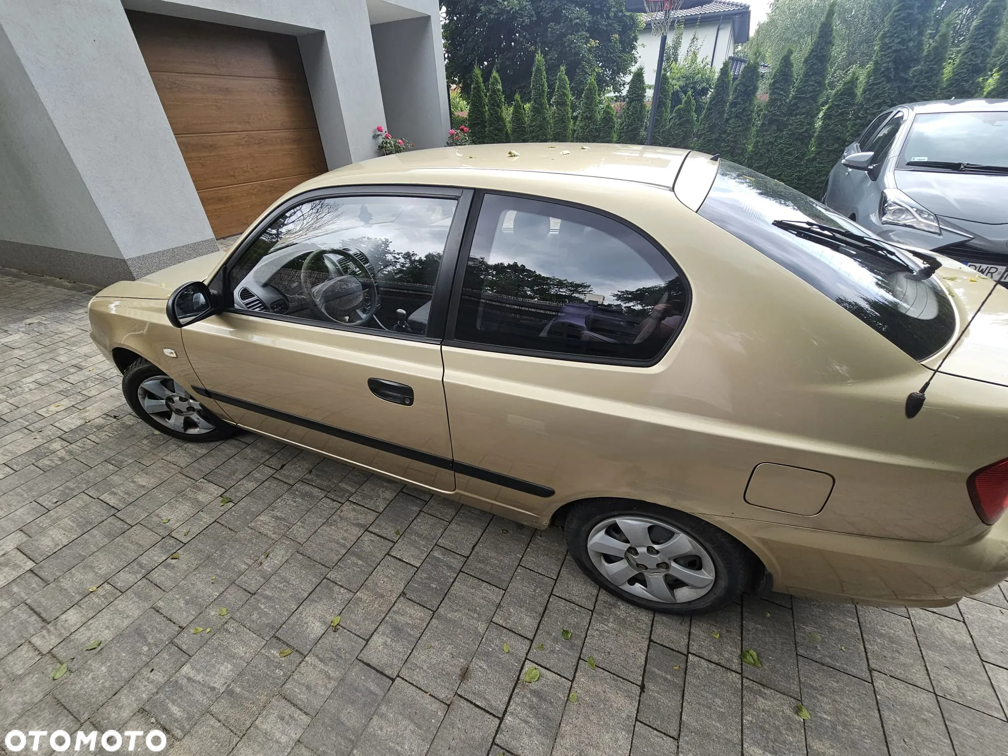 Hyundai Accent - 4