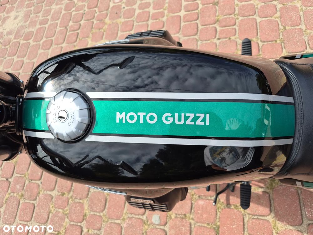 Moto Guzzi V7 - 12