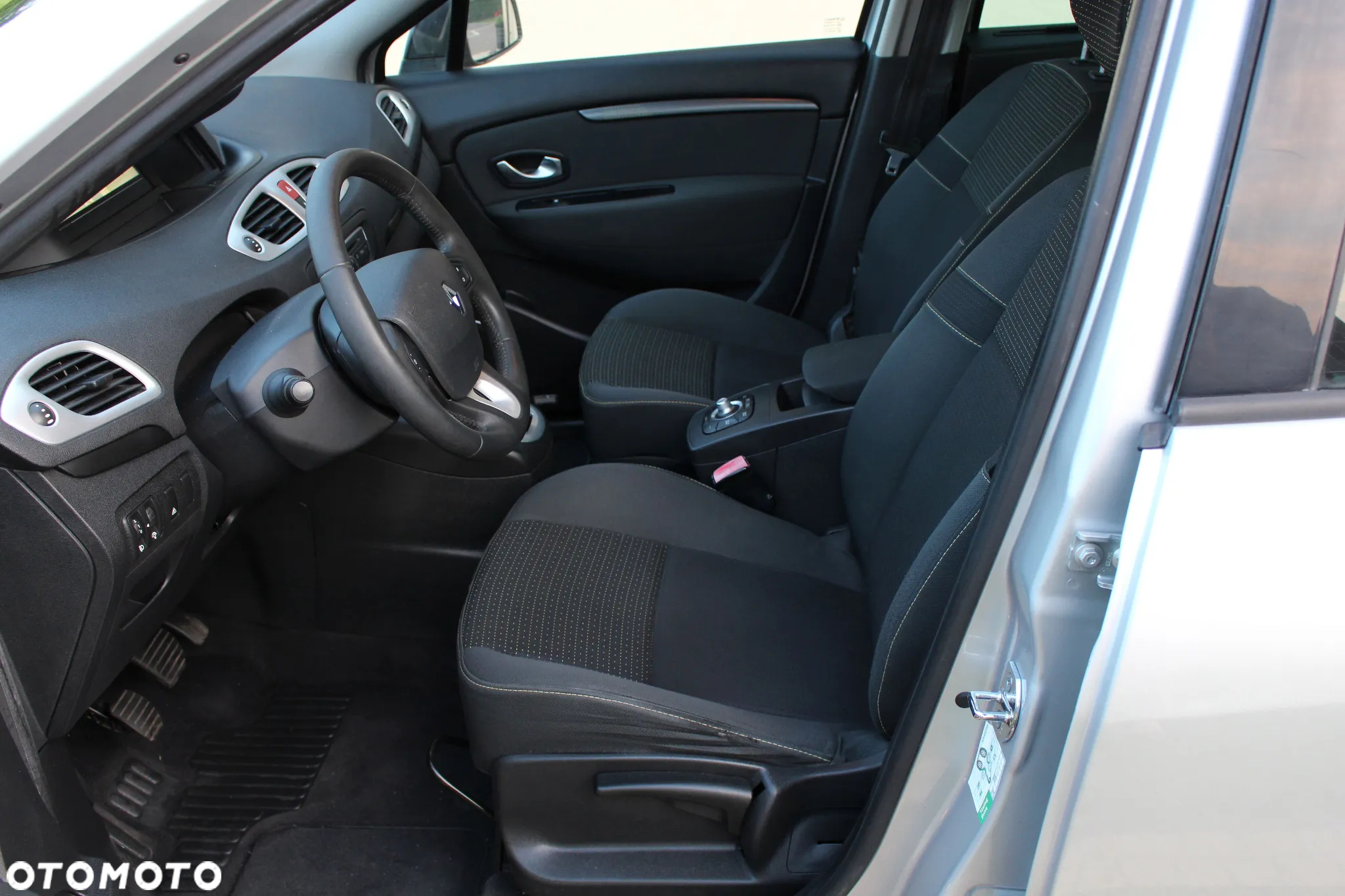 Renault Scenic 1.6 16V 110 Dynamique - 8