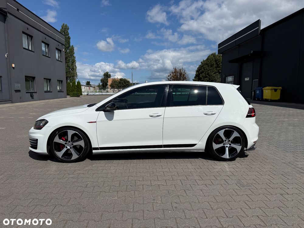 Volkswagen Golf - 2