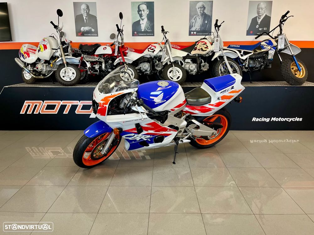 Honda CBR 400RR - 8