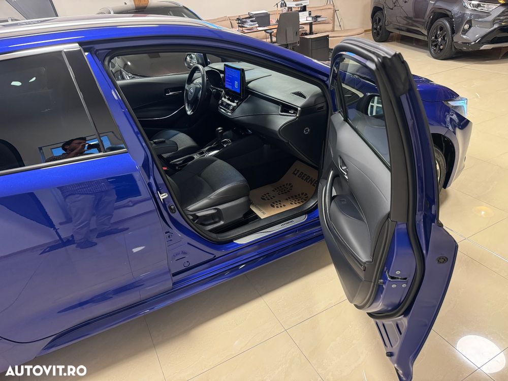 Toyota Corolla 1.8 Hybrid Team Deutschland - 11