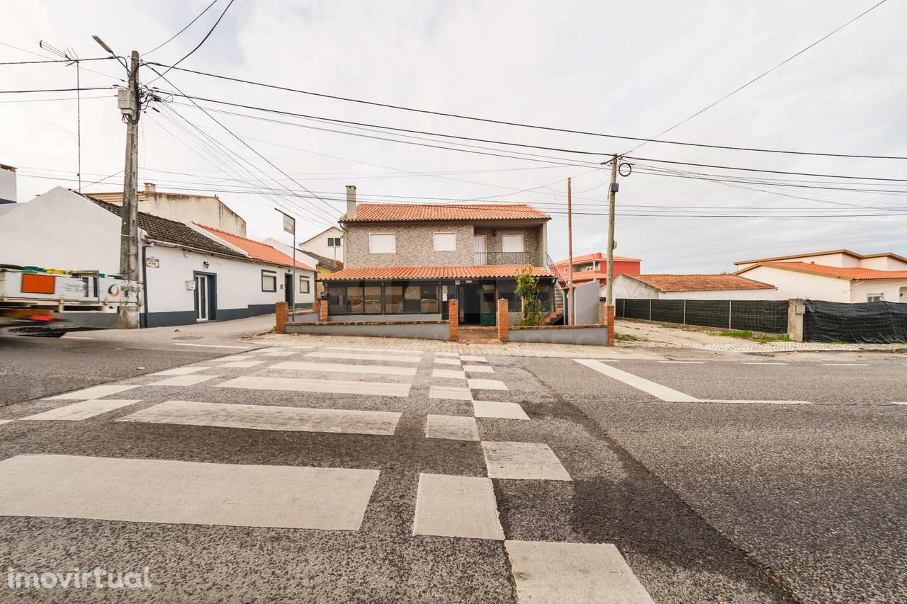 Moradia T3 com comércio e terraço no Coto - Grande imagem: 3/50