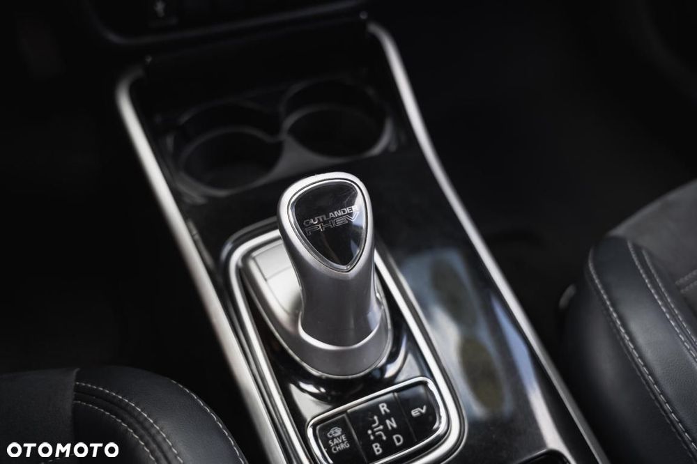 Mitsubishi Outlander - 20