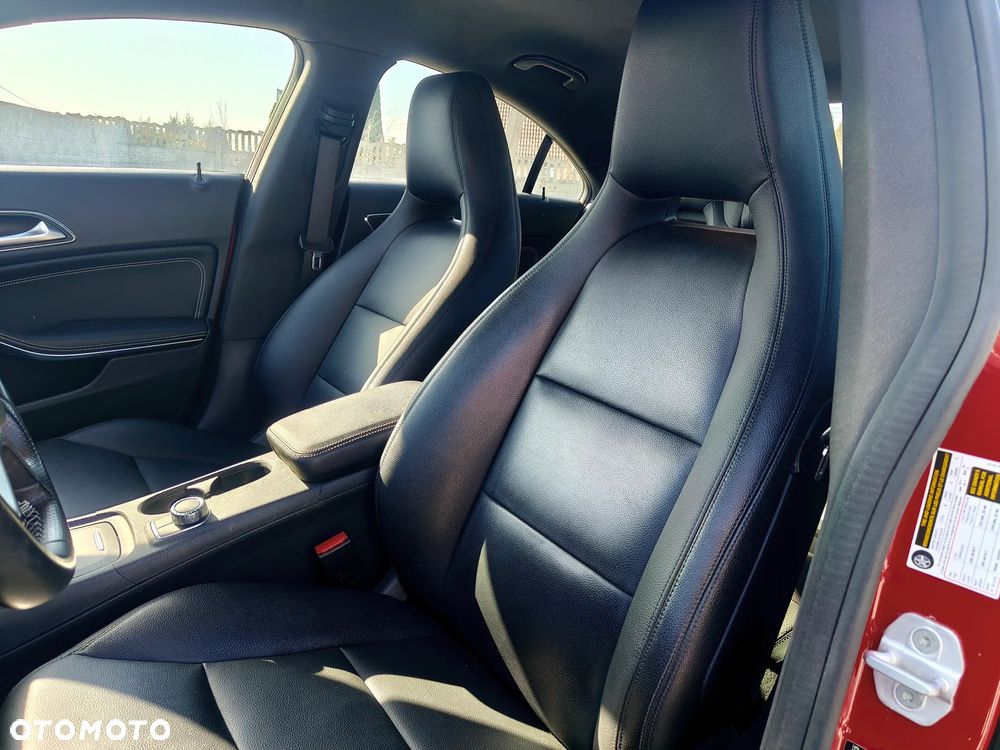 Mercedes-Benz CLA 250 7G-DCT - 12