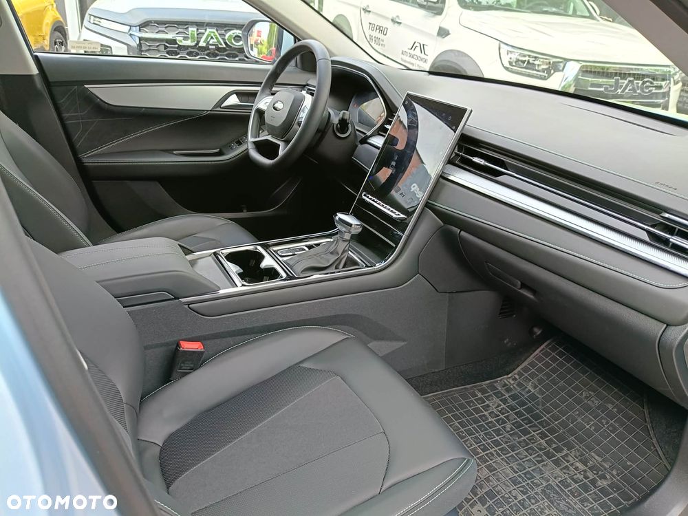JAC J7 - 8