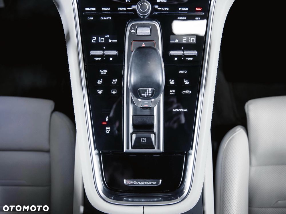 Porsche Panamera 4 E-Hybrid - 9