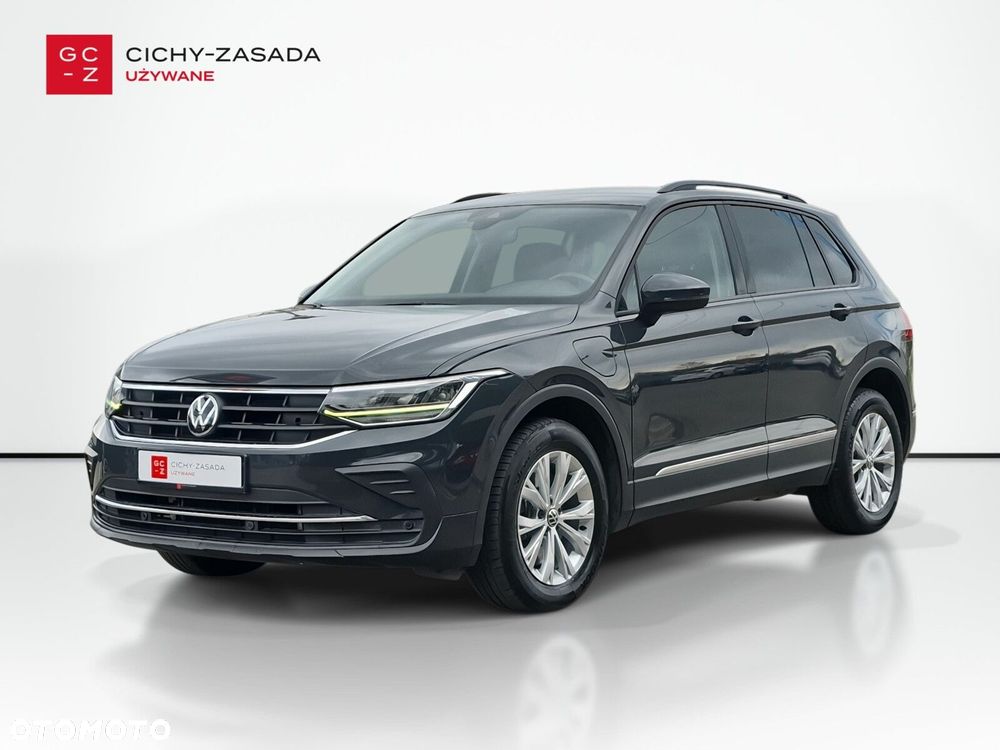Volkswagen Tiguan - 1
