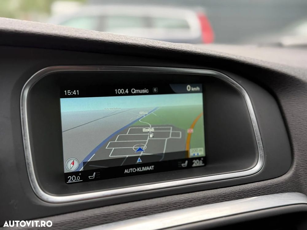 Volvo V40 D4 Momentum - 11