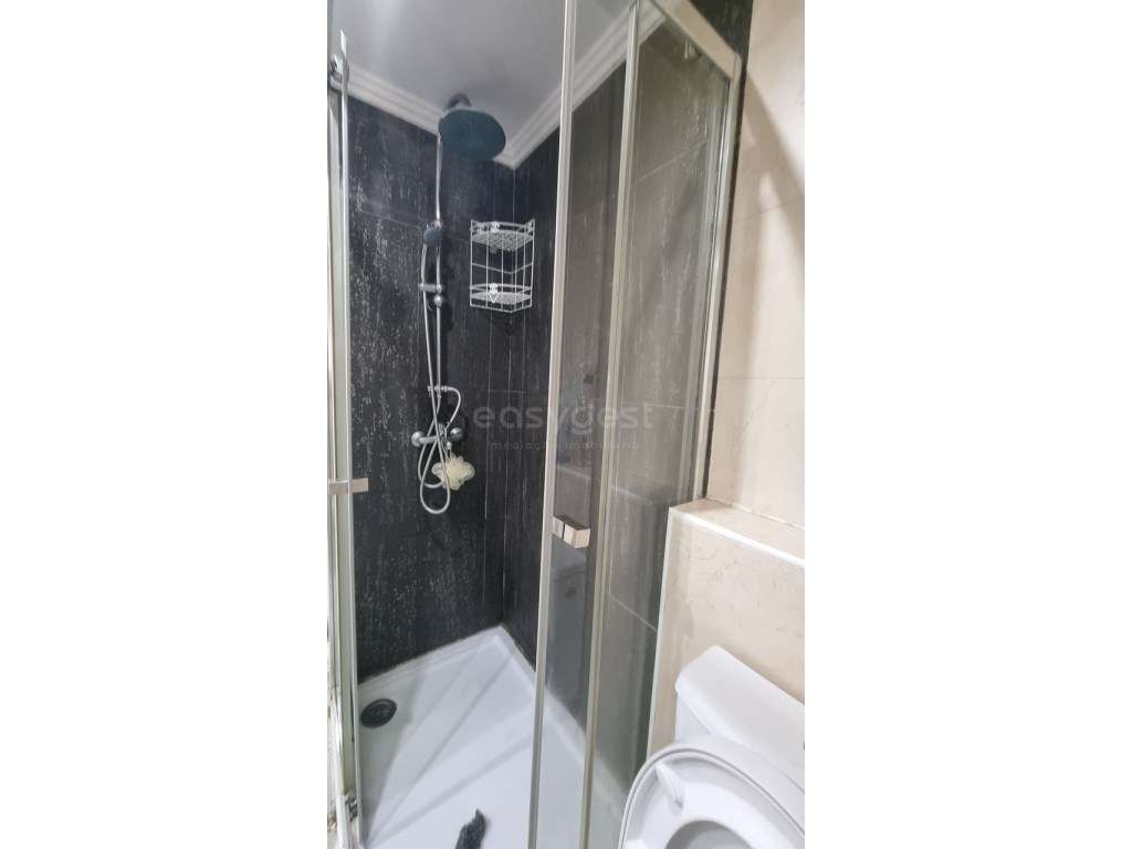 Apartamento T2 com Logradouro e Churrasqueira - Olival Basto - Grande imagem: 5/15