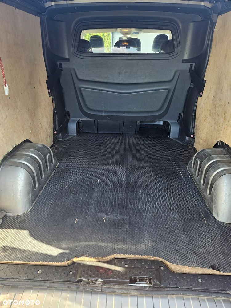 Opel Vivaro - 10