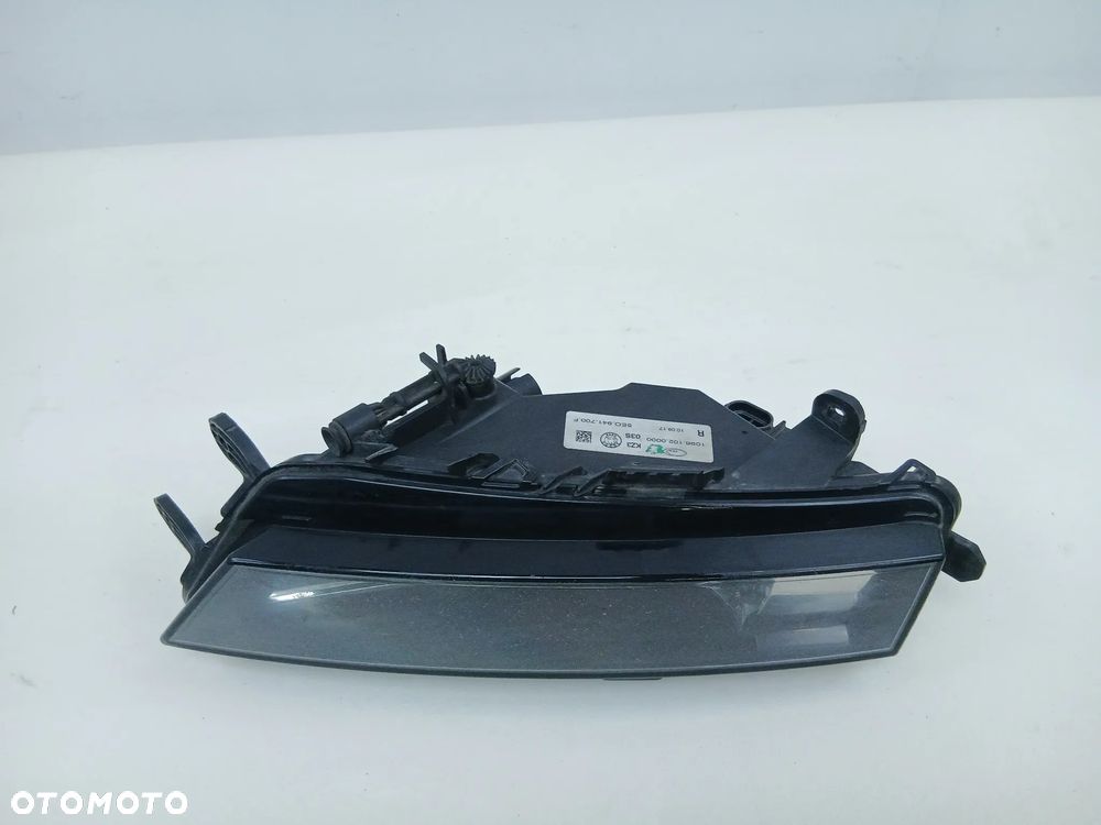 Halogen prawy SKODA OCTAVIA III FL LIFT 5e0941700F - 2