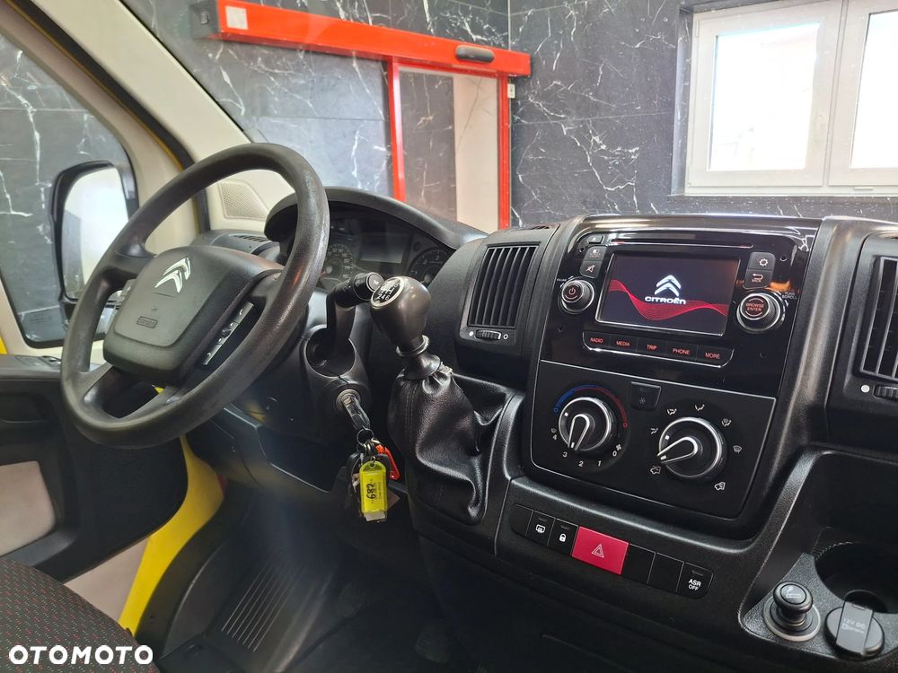 Citroën Jumper Furgon Blaszak 3 Miejsca Służba Drogowa Hak Klimatyzacja Drzwi Przesuwane Lewa Oraz Prawa Strona 2015 Rok Tempomat Dotykowe Radio - 4