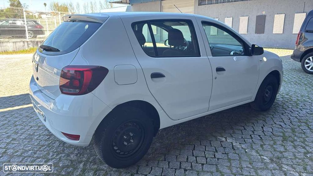 Dacia Sandero SCe 75 Essential - 4