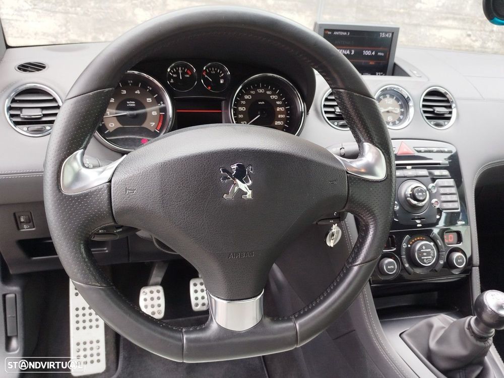 Peugeot RCZ 1.6 THP Onyx - 32