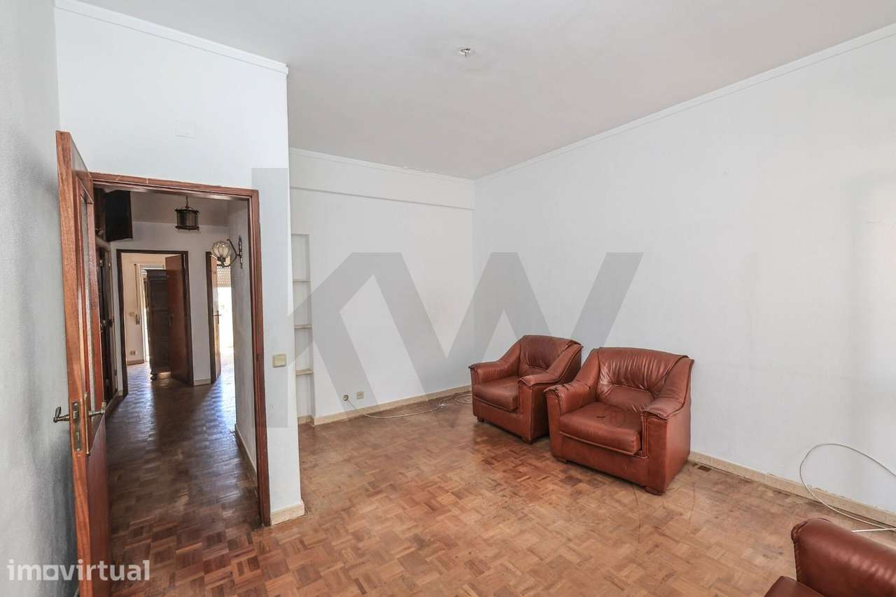 Apartamento T2 para renovar em VRSA - Algarve - Grande imagem: 4/30