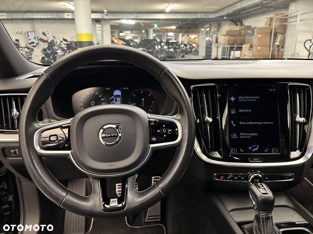 Volvo V60 D4 R-Design - 14