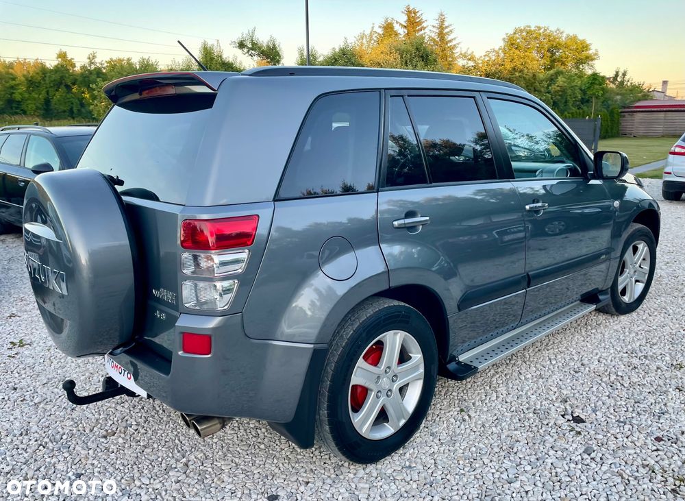 Suzuki Grand Vitara 2.0 Club Family - 29